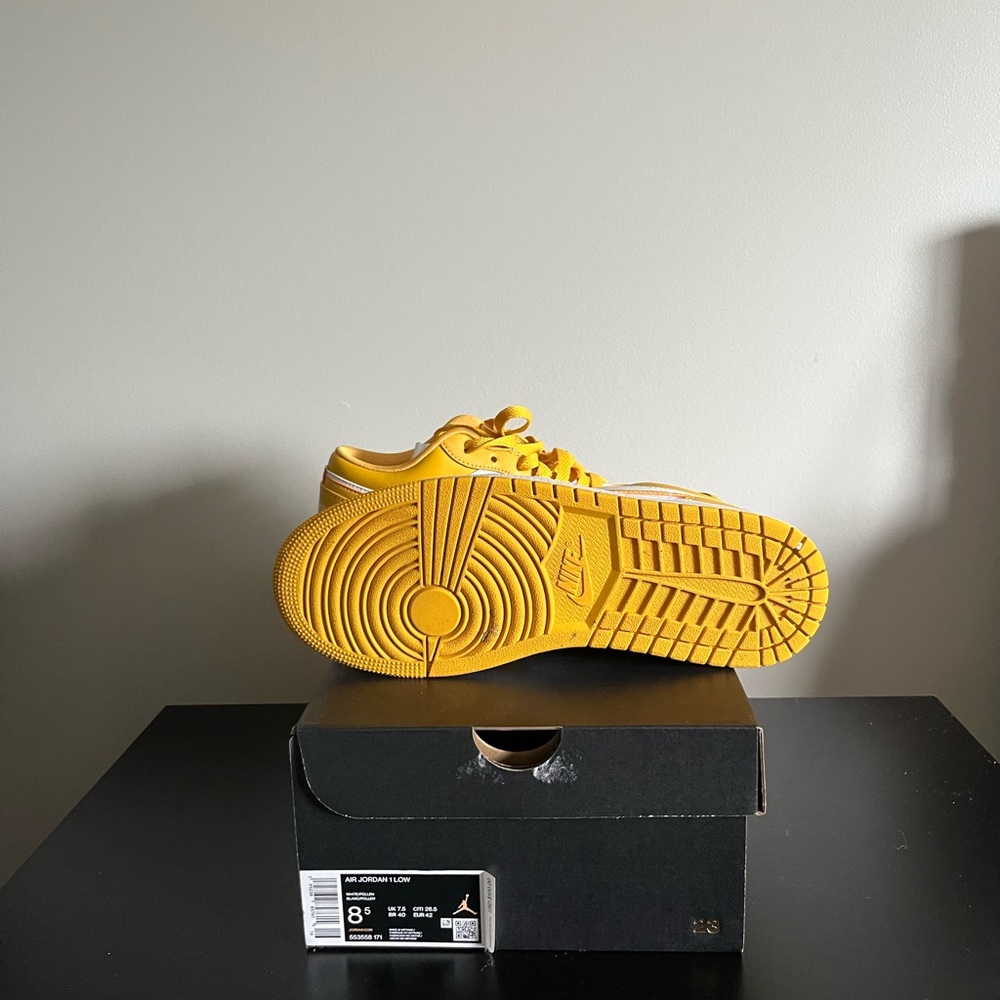Jordan 1 low “pollen” size 8’5 - Picture 5 of 5